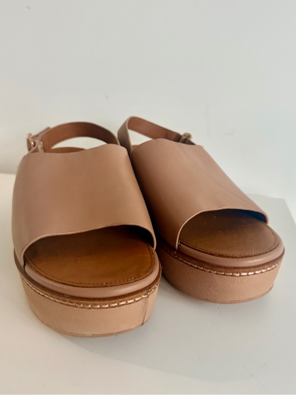 Fitflop PLATFFORMS Leather Heeled Back-Strap Sandals Size 9- Nude